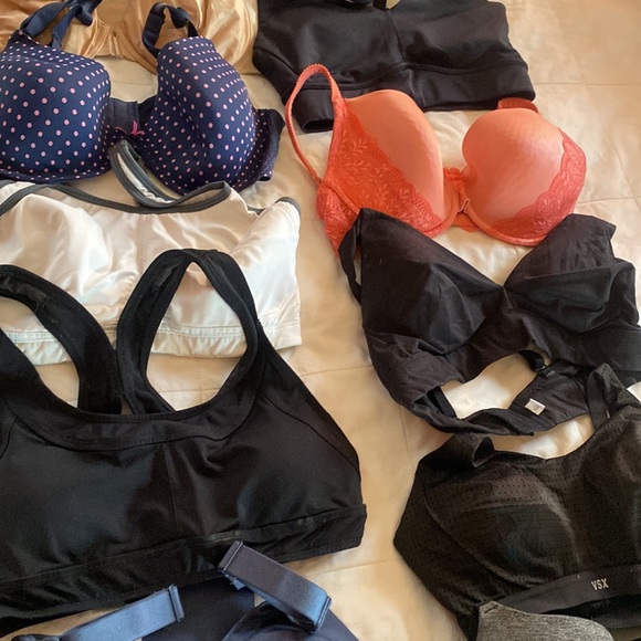 Bag of bras : sport, lightly lined, not lined etc size range 34d - 36dd M - L. - Picture 3 of 7